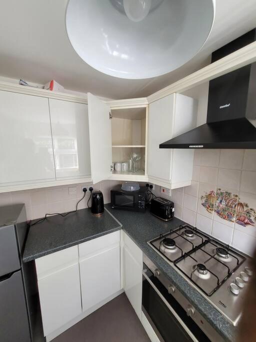 2 Bedroom End Of Terrace House Wellington  Zewnętrze zdjęcie